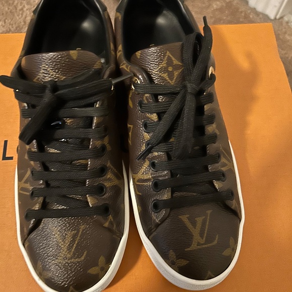 Louise Vuitton Frontrow sneaker - Picture 8 of 8